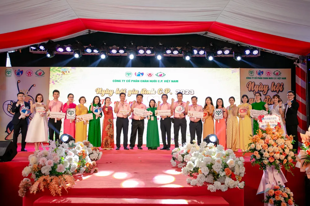 Cùng chung tay “Tạo mật ngọt, kết yêu thương” Cùng chung tay “Tạo mật ngọt, kết yêu thương”