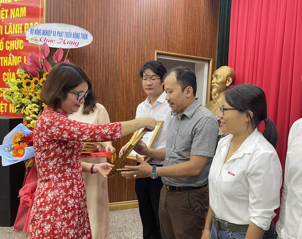 Trao giải cho các tác phẩm đoạt giải Ba