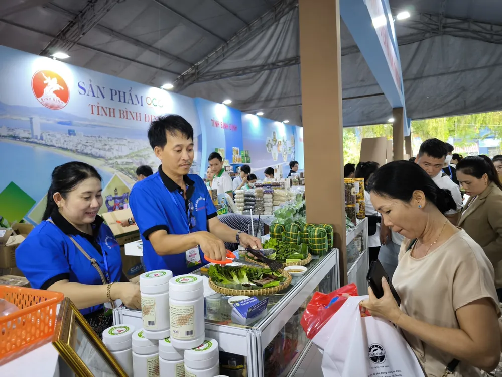 Sự kiện tổ chức tại công viên Lê Thị Riêng thu hút nhiều người dân tham dự. Ảnh: HOÀNG HÙNG Sự kiện tổ chức tại công viên Lê Thị Riêng thu hút nhiều người dân tham dự. Ảnh: HOÀNG HÙNG