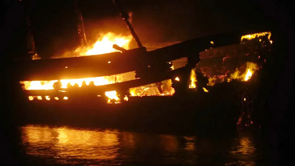 Hiện trường vụ cháy 2 tàu cá 