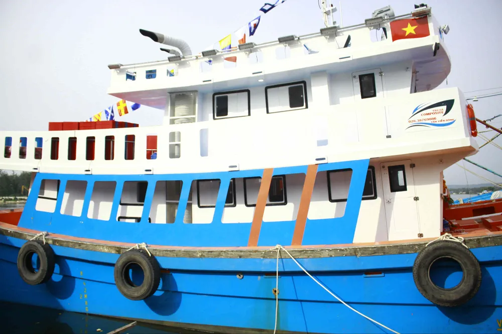 Tàu cá composite đầu tiên tại Quảng Ngãi lắp máy nhãn hiệu Mỹ ảnh 2