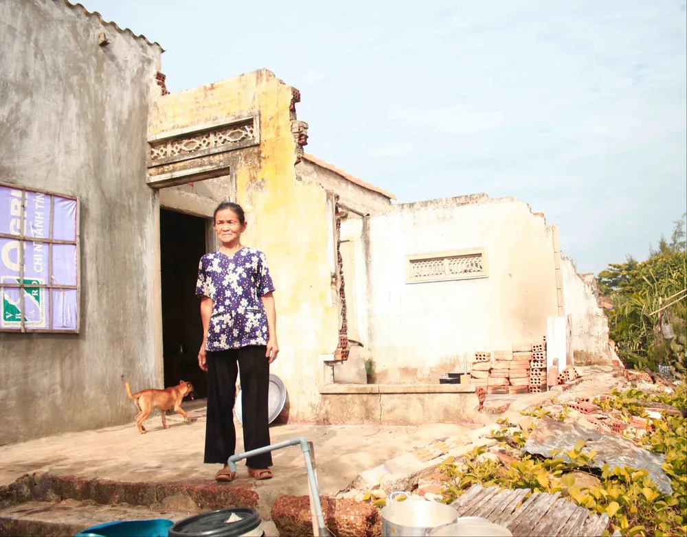 Quảng Ngãi: Dân “mất ăn mất ngủ” vì sạt lở bờ biển ảnh 1