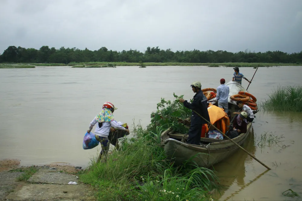 Lũ sông Trà Khúc dâng cao, 500 hộ dân “ốc đảo” di chuyển bằng thuyền ảnh 2
