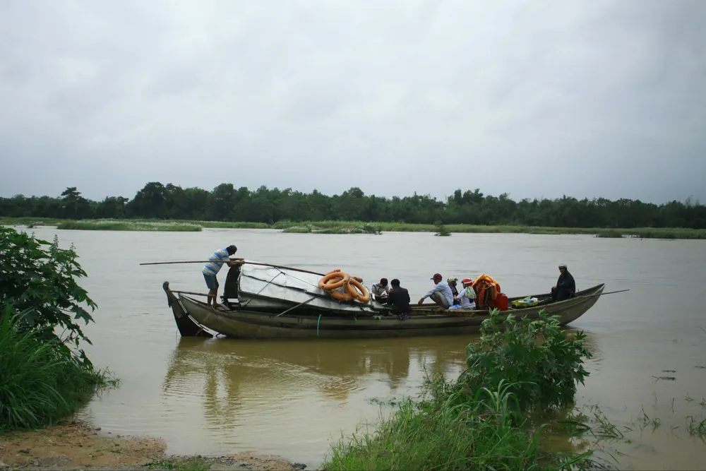 Lũ sông Trà Khúc dâng cao, 500 hộ dân “ốc đảo” di chuyển bằng thuyền ảnh 1