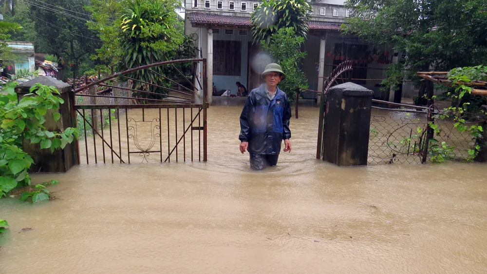 Lũ sông Trà Khúc dâng cao, 500 hộ dân “ốc đảo” di chuyển bằng thuyền ảnh 4