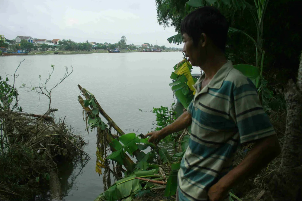 Sông Trà Bồng sạt lở nghiêm trọng đe dọa hàng trăm hộ dân ảnh 4