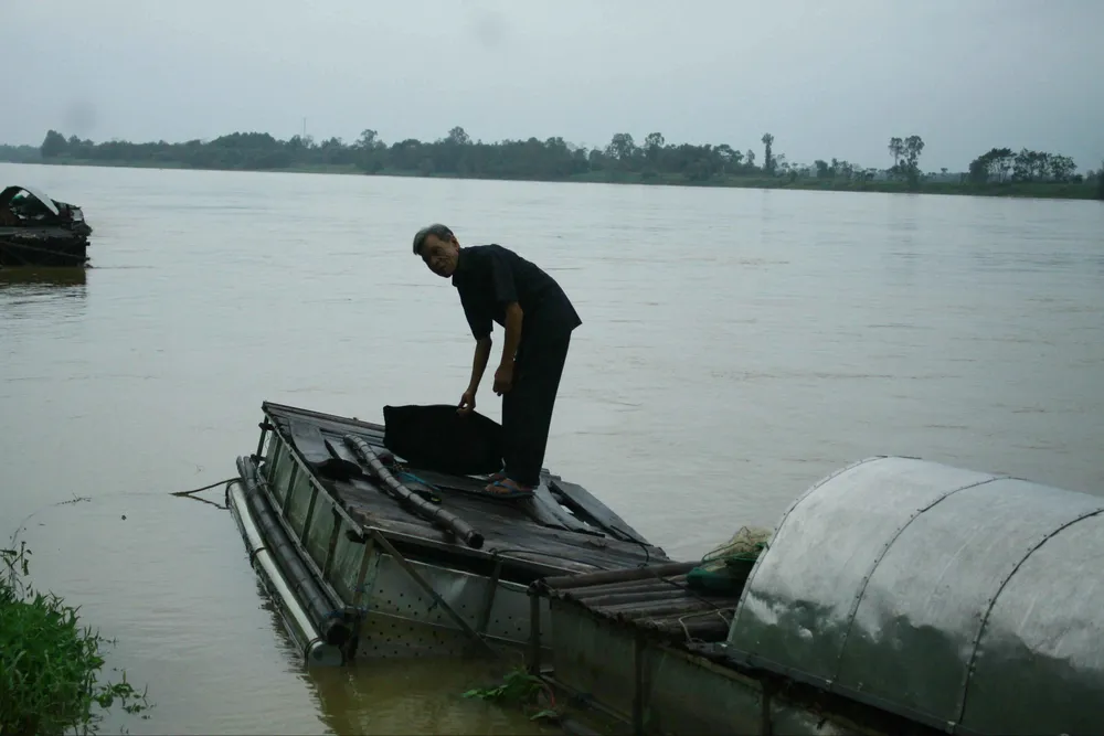 Cách làm lồng bè cá bằng inox chống lũ “cực hay” ở vùng ven sông ảnh 1