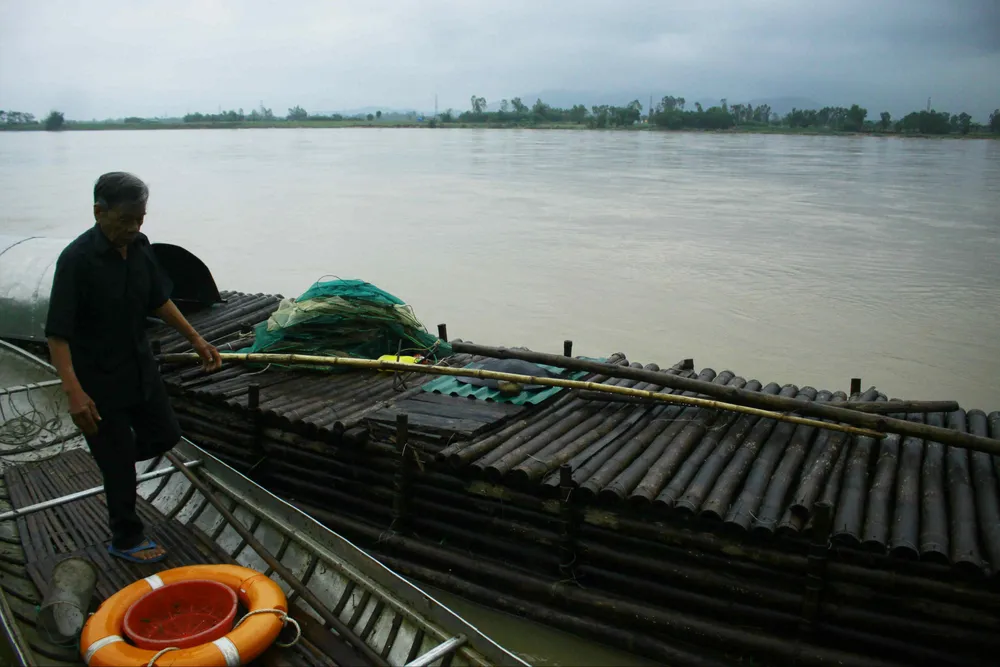 Cách làm lồng bè cá bằng inox chống lũ “cực hay” ở vùng ven sông ảnh 2