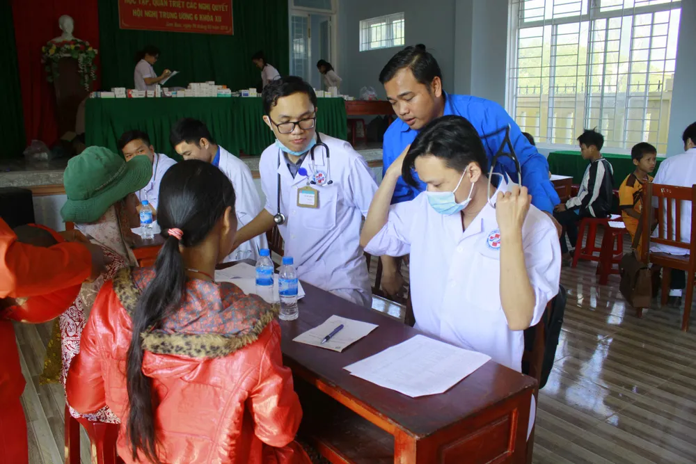 Tuổi trẻ Quảng Ngãi mang xuân đến vùng cao Sơn Tây ảnh 2