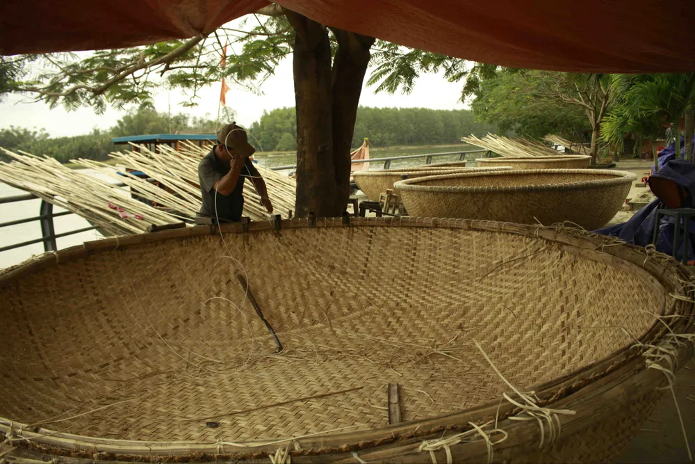 Quảng Ngãi: Tất bật làm thúng chai cuối năm ảnh 1