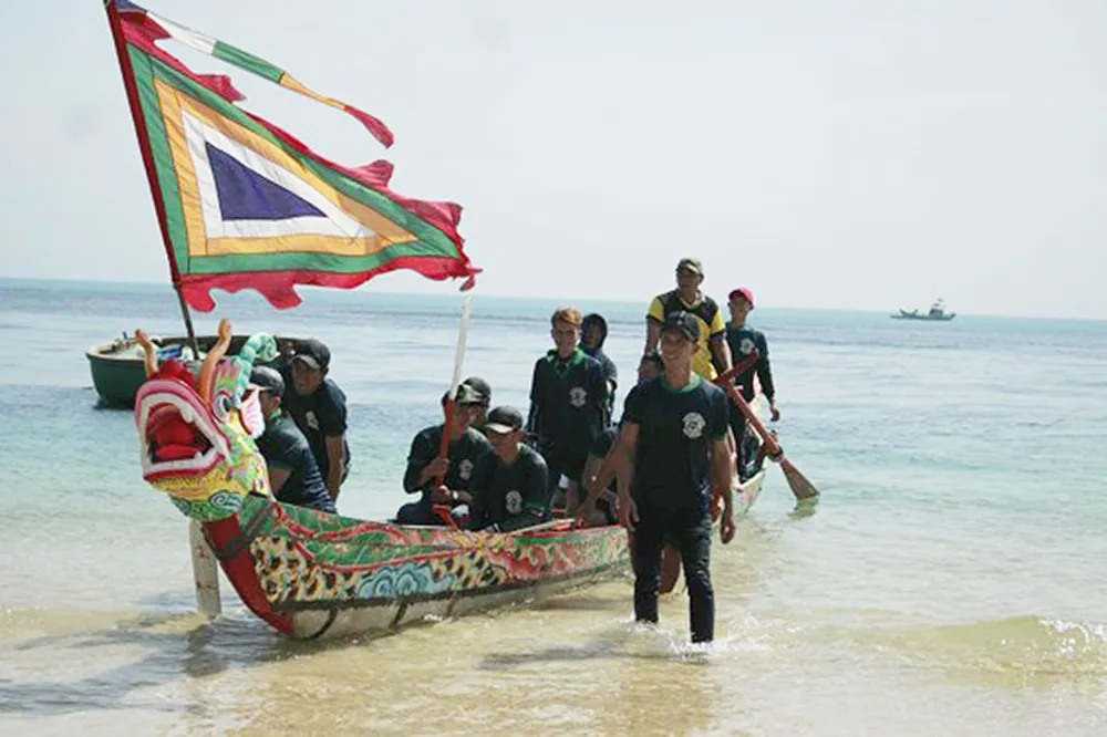 Ngư dân Quảng Ngãi xuất hành đầu năm với Lễ cầu mùa  ảnh 4