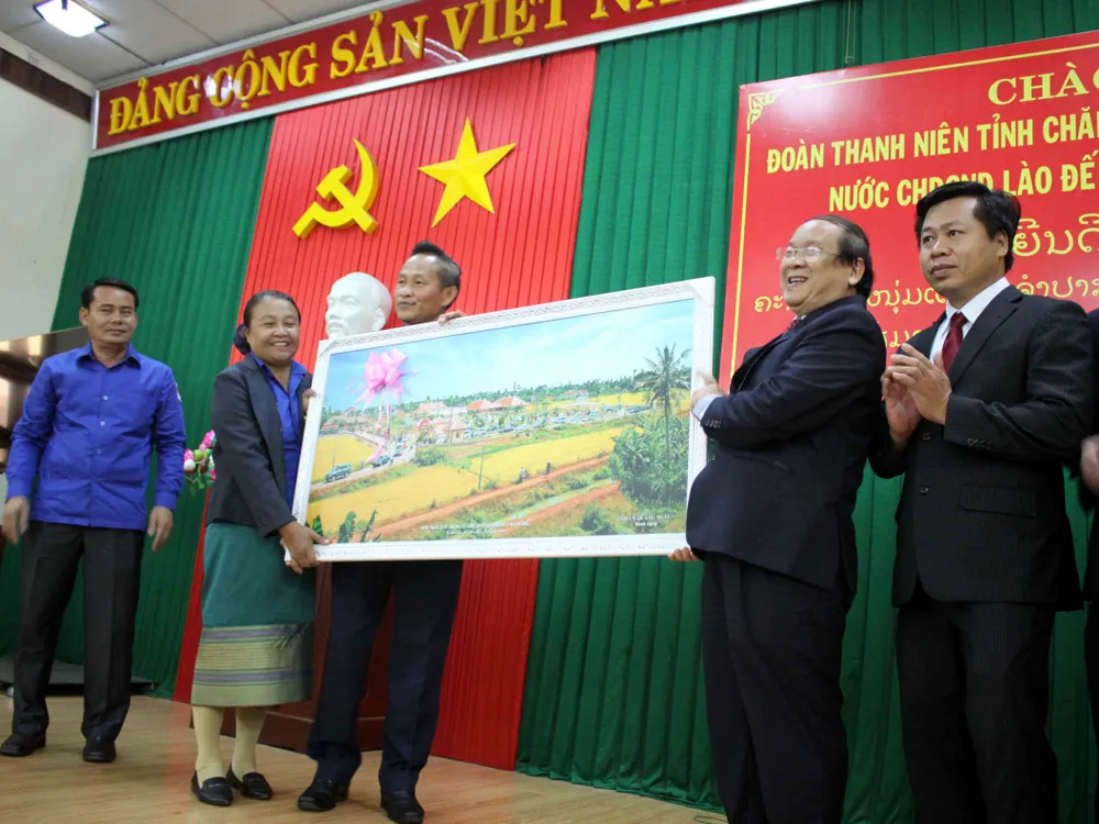 Đoàn thanh niên tỉnh Champasak và tỉnh Khammuane thăm tỉnh Quảng Ngãi ảnh 2