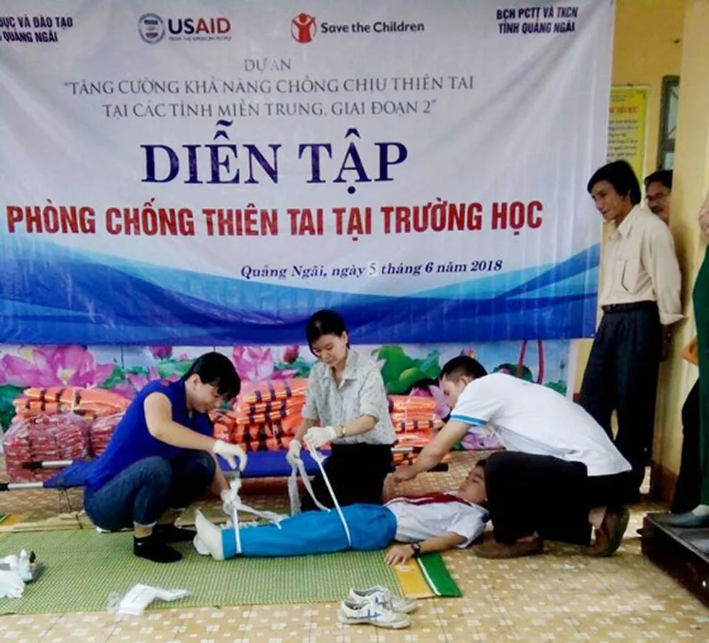 Bão kèm giông sét, 200 học sinh cùng giáo viên làm gì để được an toàn? ảnh 3