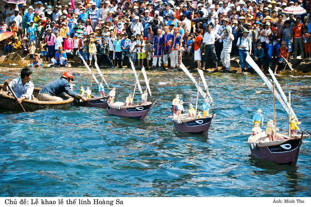 3.000 người xếp lá cờ Tổ quốc khổng lồ trên đảo Lý Sơn ảnh 4