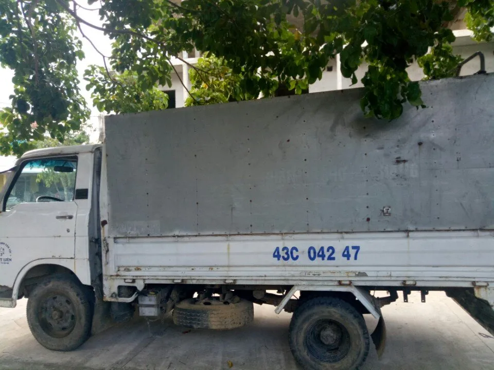 Chở gỗ lậu, tài xế để lại xe bỏ trốn ảnh 2