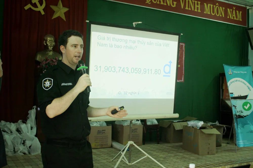 Australia chia sẻ thông tin pháp luật chống khai thác bất hợp pháp cho ngư dân Quảng Ngãi ảnh 1