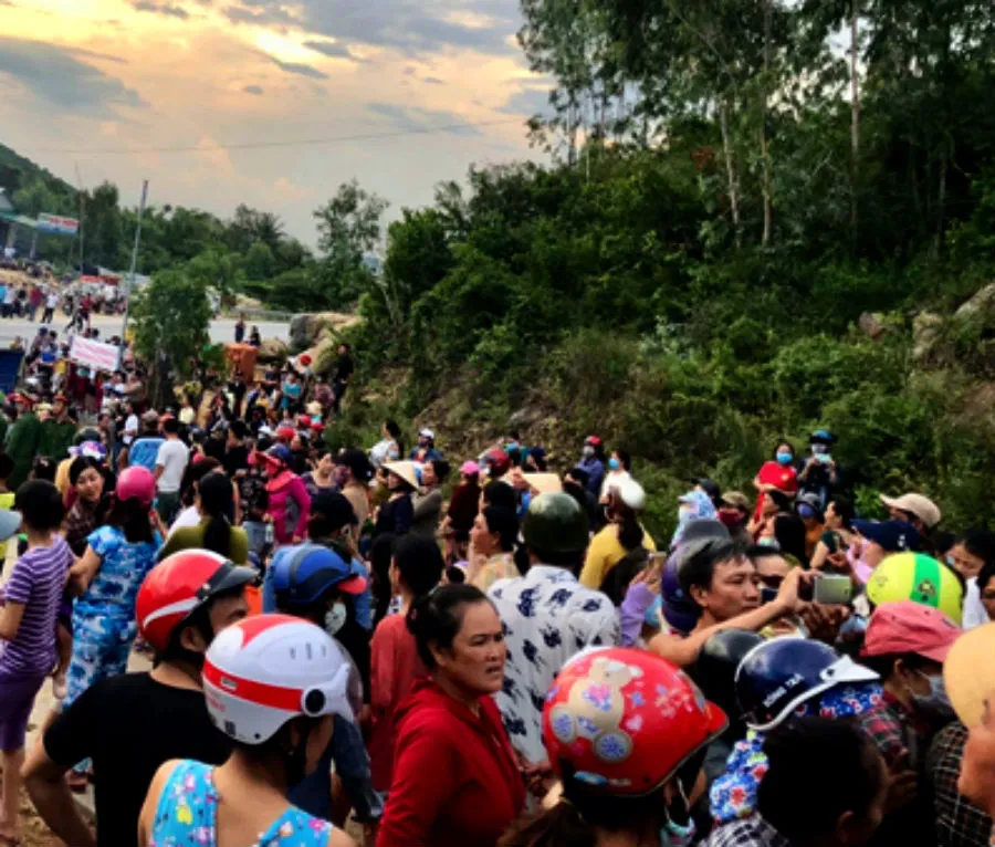 Họp báo giải quyết vụ dân chặn xe rác vào Nhà máy rác Sa Huỳnh ảnh 2