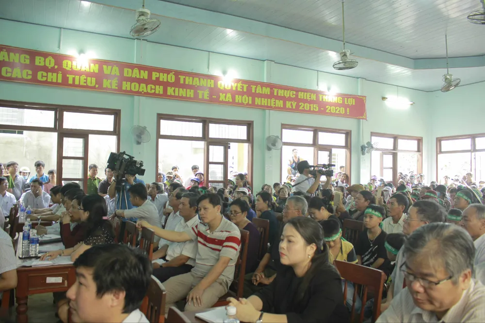 Đối thoại xử lý ô nhiễm rác ở Sa Huỳnh chưa thỏa đáng, dân nói tiếp tục chặn xe rác ảnh 1