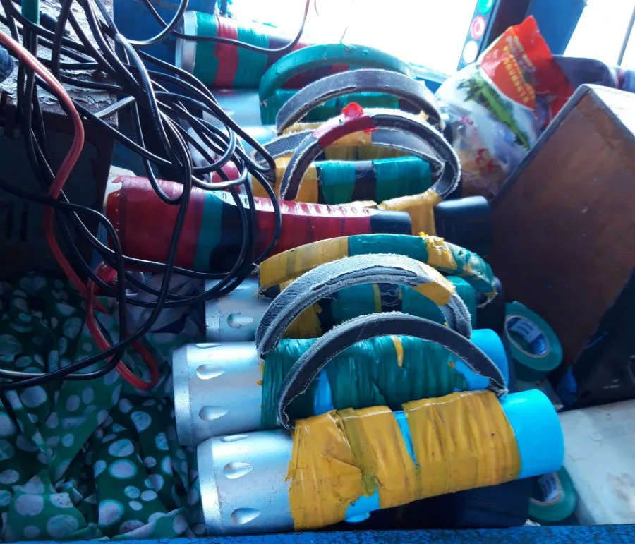 Tịch thu súng điện và bộ kích điện trên tàu cá  ảnh 3