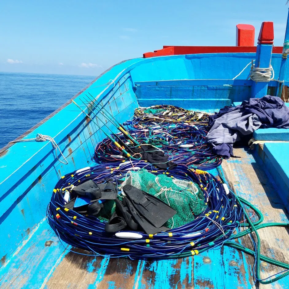 Tịch thu súng điện và bộ kích điện trên tàu cá  ảnh 2