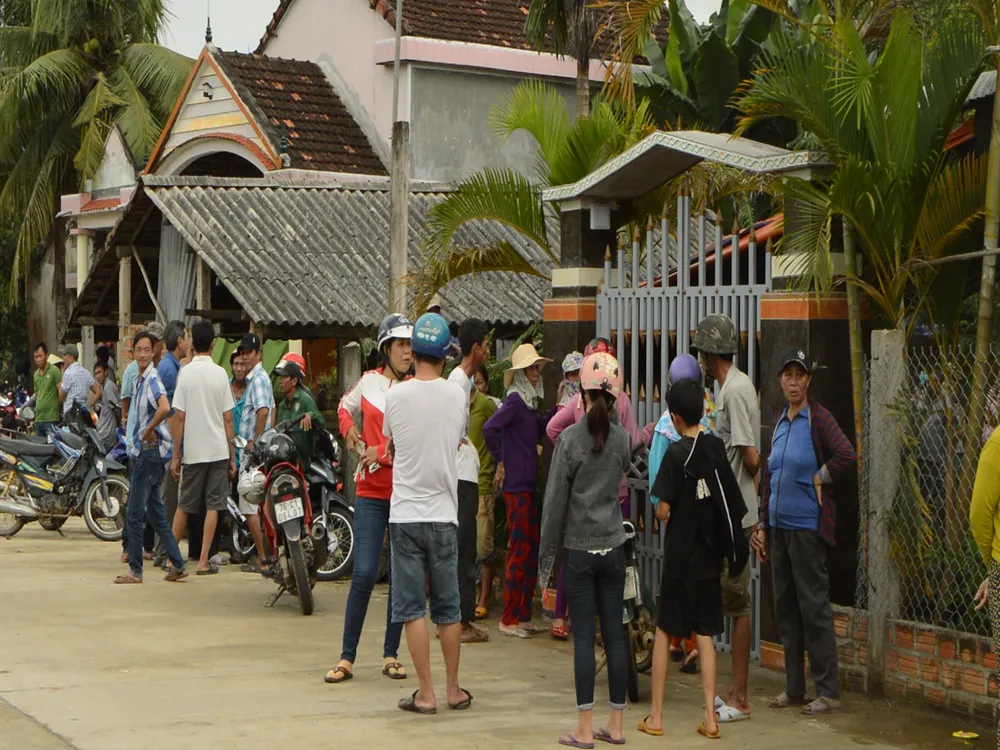 Chém chết hàng xóm rồi uống thuốc trừ sâu tự tử ảnh 1