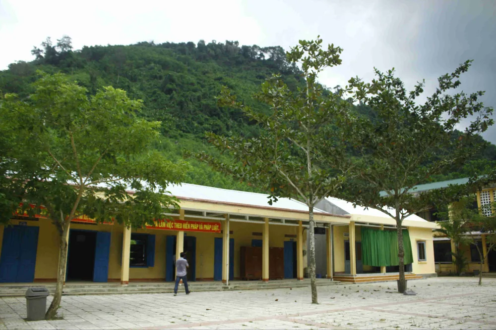 Núi nứt dài 100m, rộng 150m đe dọa trường học và nhà dân ảnh 3