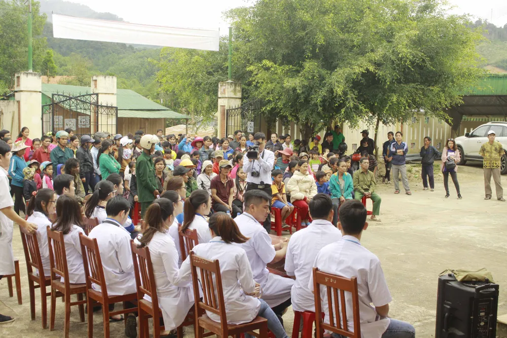 Quảng Ngãi: “Tình nguyện mùa đông” đến với người dân vùng cao ảnh 3