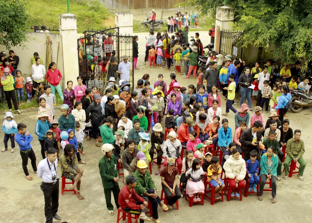 Quảng Ngãi: “Tình nguyện mùa đông” đến với người dân vùng cao ảnh 1
