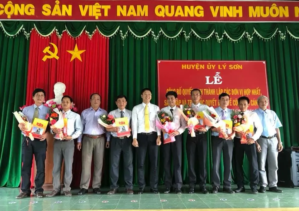 Huyện đảo Lý Sơn hợp nhất 15 cơ quan thành 7 cơ quan ảnh 1