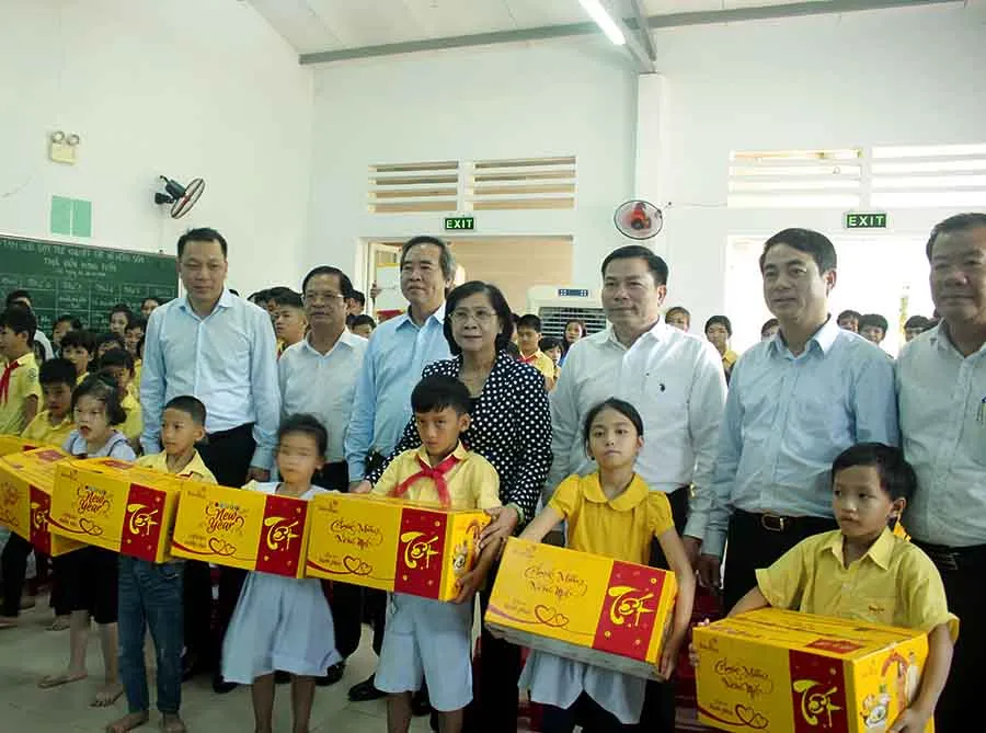 Trưởng ban Kinh tế Trung ương thăm Trung tâm Võ Hồng Sơn ảnh 1