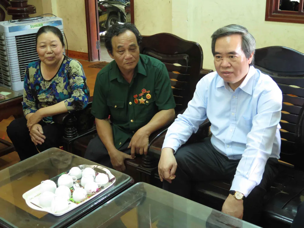 Trưởng ban Kinh tế Trung ương thăm Trung tâm Võ Hồng Sơn ảnh 3