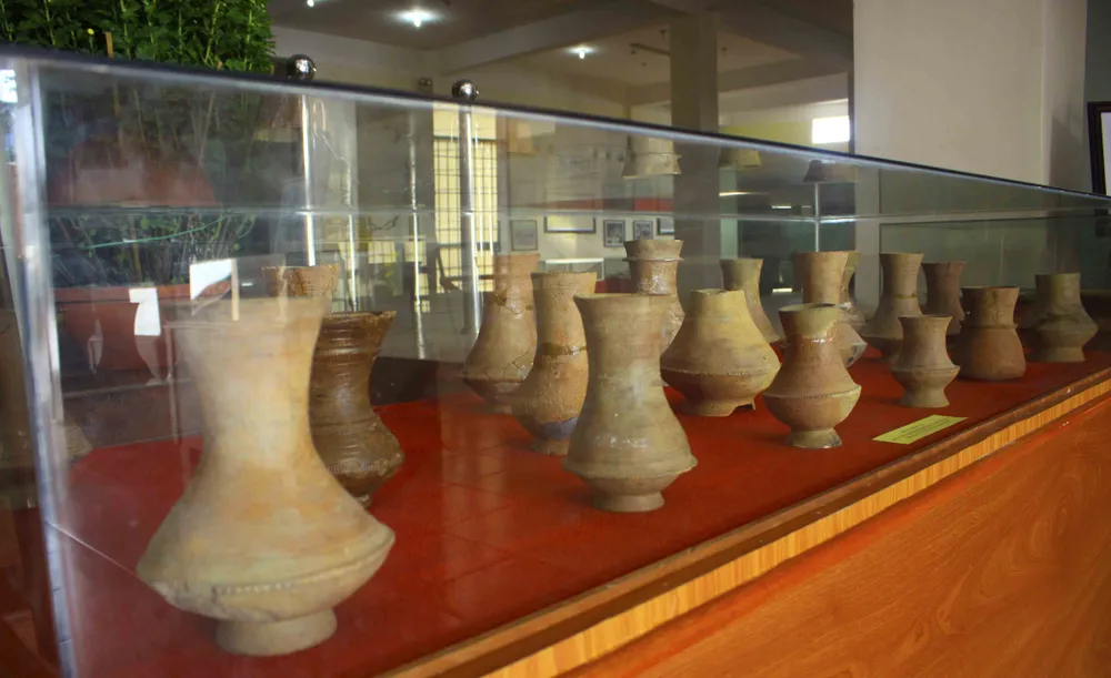 Trưng bày Bảo vật Quốc gia và hiện vật tàu cổ đắm trên vùng biển Quảng Ngãi ảnh 1