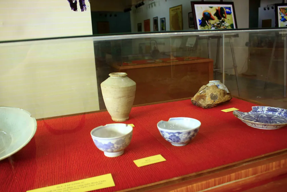 Trưng bày Bảo vật Quốc gia và hiện vật tàu cổ đắm trên vùng biển Quảng Ngãi ảnh 6