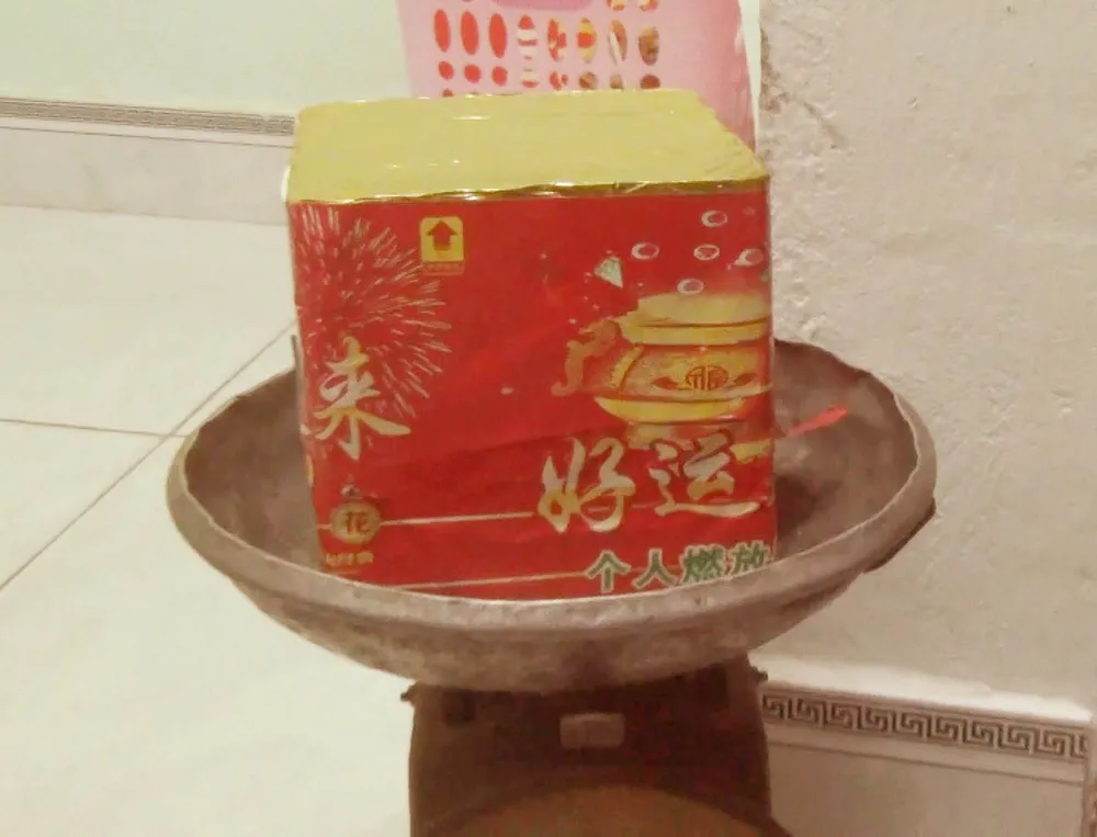 Tạm giữ một thanh niên tự chế pháo, bán cho khách ảnh 2