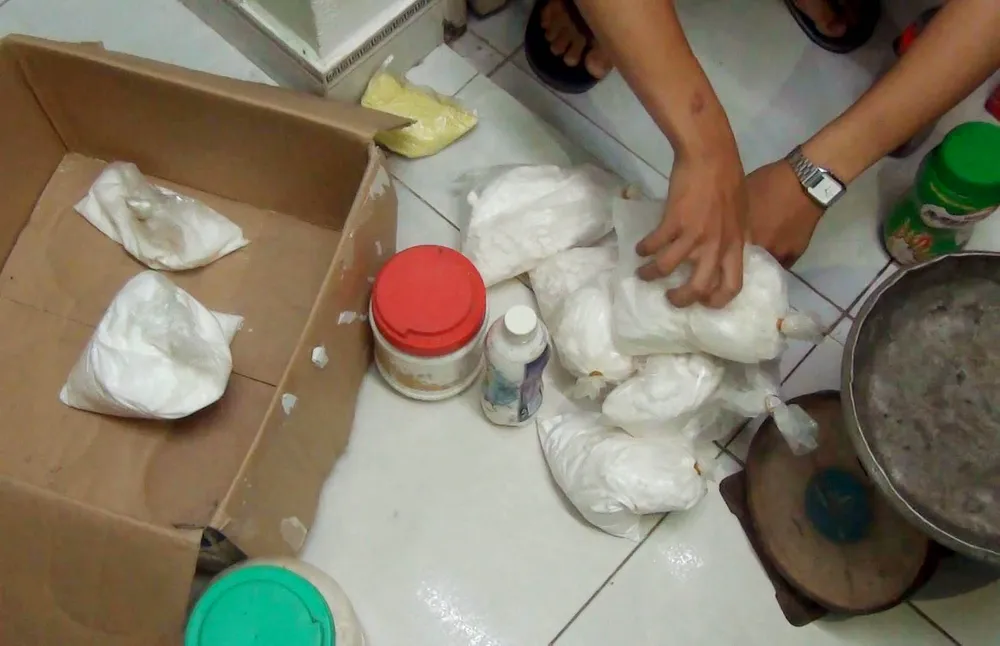 Tạm giữ một thanh niên tự chế pháo, bán cho khách ảnh 1