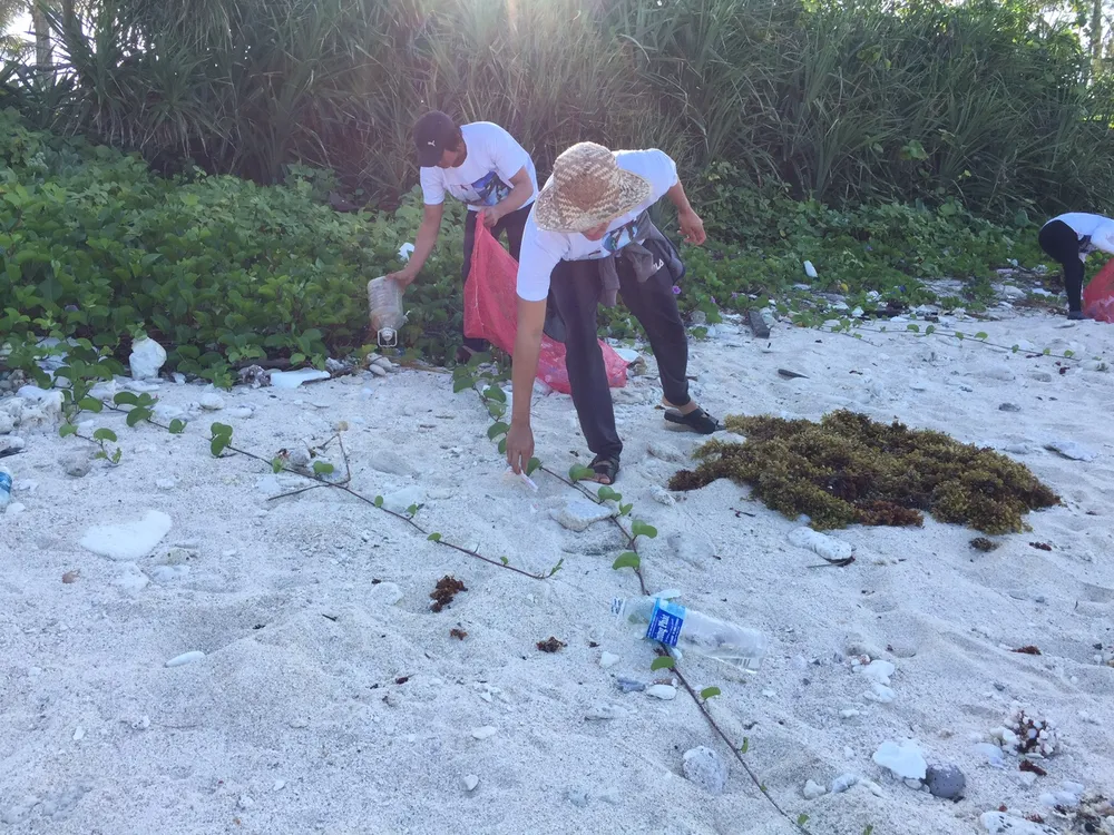 Lặn vớt rác dưới đáy biển Lý Sơn ảnh 3