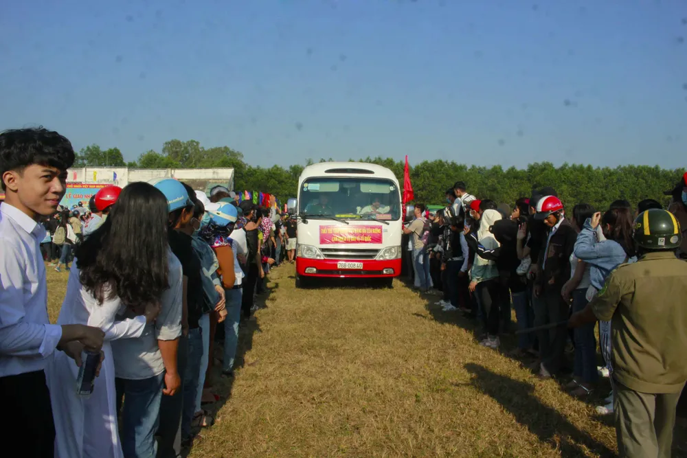 Thanh niên cả nước nô nức nhập ngũ bảo vệ Tổ quốc ảnh 5