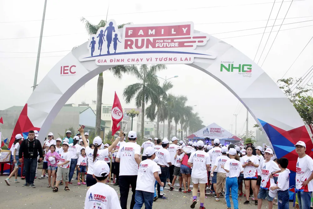 Hơn 2.000 gia đình tham gia chương trình “Gia đình chạy vì tương lai cùng IEC” ảnh 1