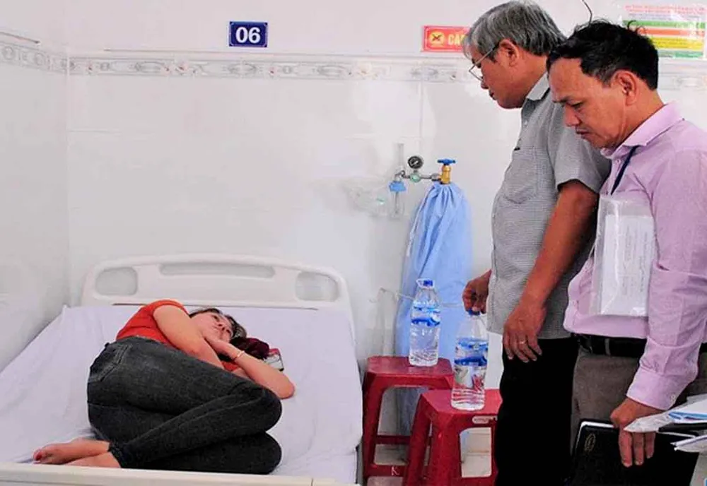  Hàng chục công nhân cấp cứu sau khi ăn trưa ảnh 1