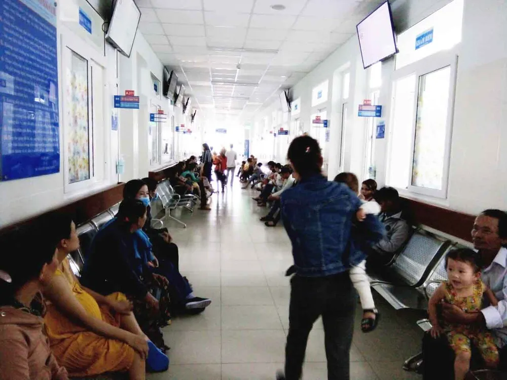 Cảnh báo nguy cơ trẻ em nhập viện vì nắng nóng kéo dài  ảnh 1