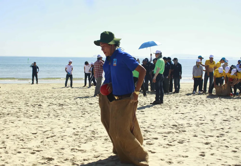 Quảng Ngãi: Hơn 1.000 công nhân tham gia Ngày hội công nhân ảnh 2