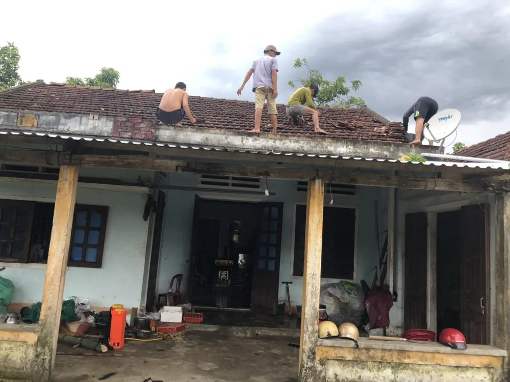 Lốc xoáy cuốn đổ sập hàng chục ngôi nhà ở Quảng Ngãi ảnh 7