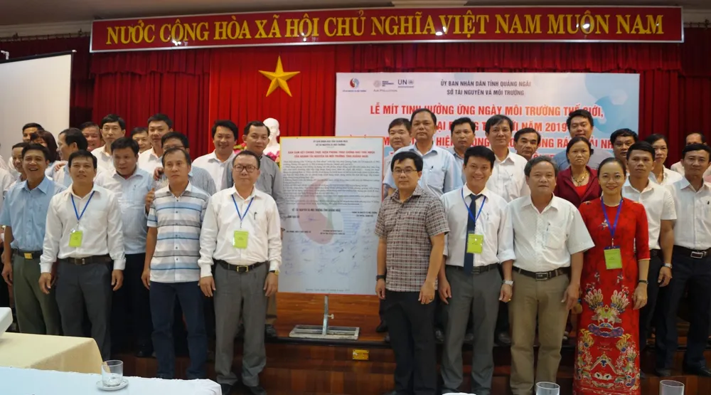 Quảng Ngãi phát động phong trào “chống rác thải nhựa” ảnh 1
