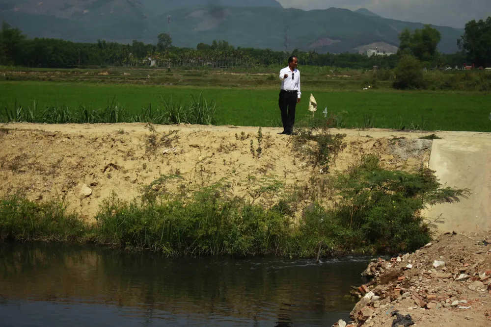 Người dân “nín thở” sống gần kênh ô nhiễm, bốc mùi ảnh 7