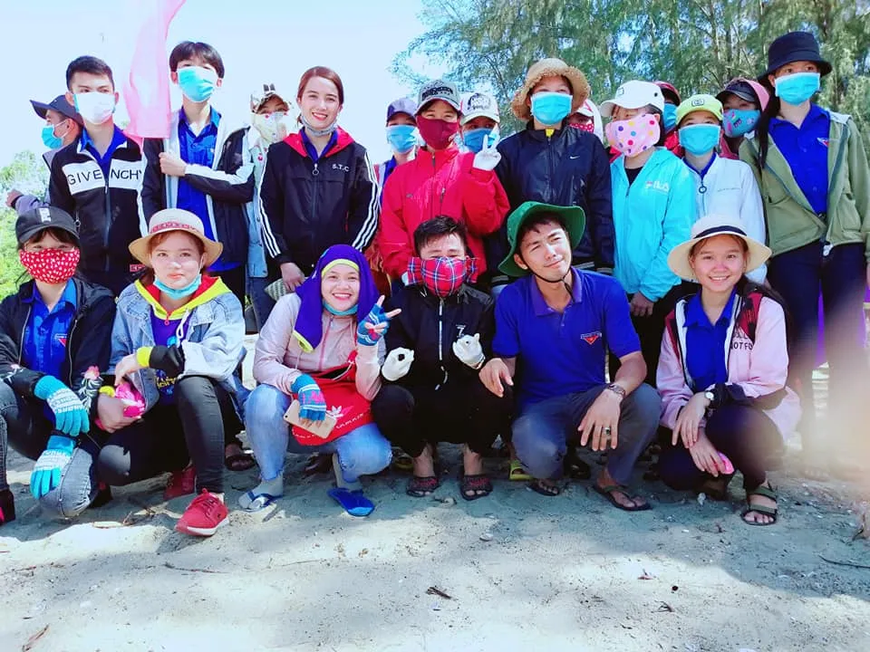 Quảng Ngãi: 2.000 người tham gia chiến dịch “Hãy làm sạch biển” ảnh 7