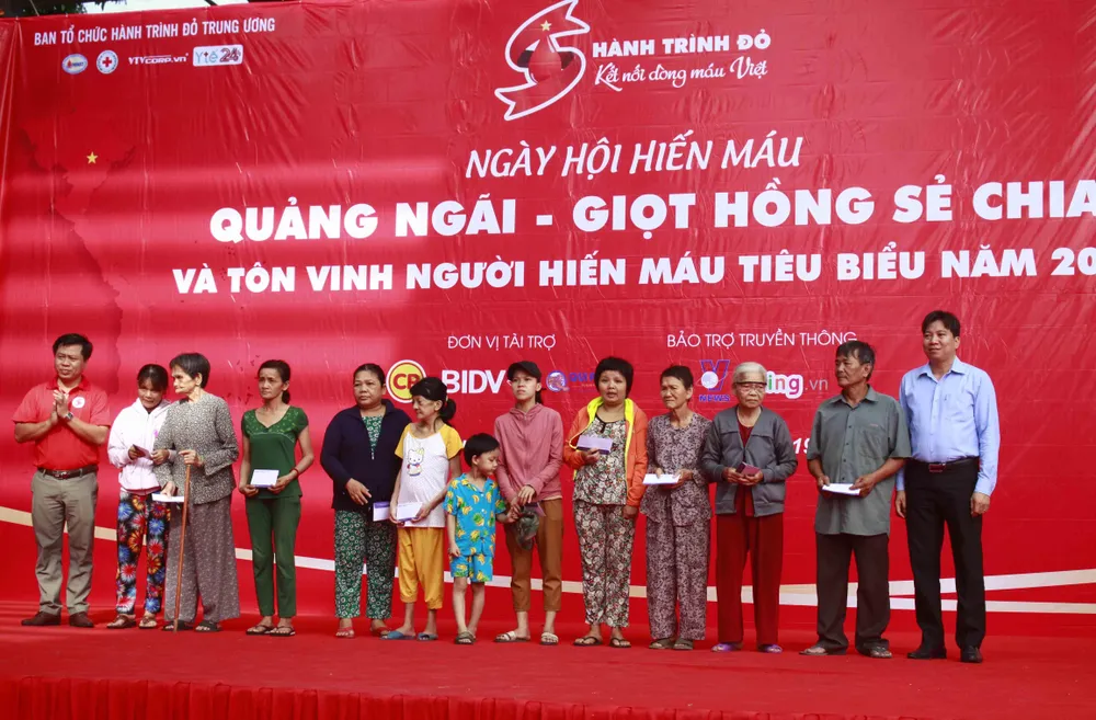 Khai mạc Hành trình Đỏ “Quảng Ngãi - Giọt hồng sẻ chia” ảnh 3