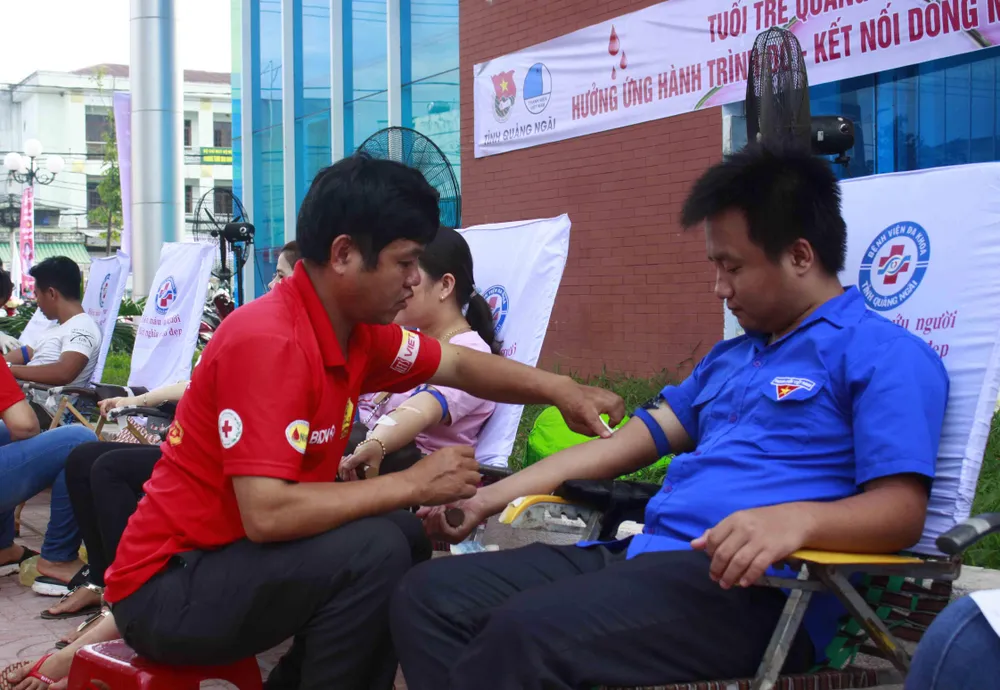 Khai mạc Hành trình Đỏ “Quảng Ngãi - Giọt hồng sẻ chia” ảnh 2