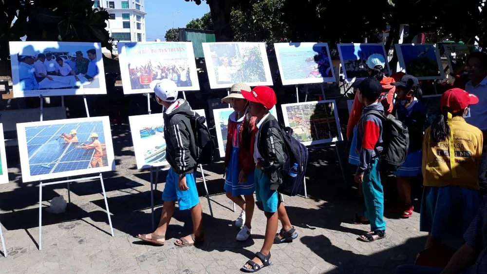 Nguyễn Á triển lãm ảnh và ra mắt sách ảnh Lý Sơn - Hôm nay ảnh 4