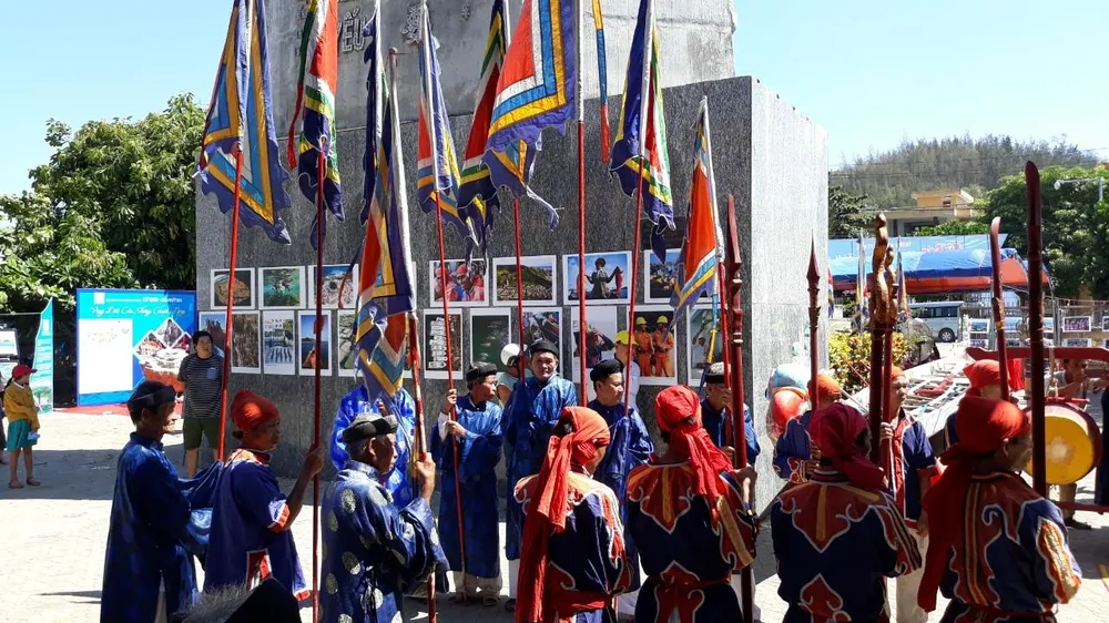 Nguyễn Á triển lãm ảnh và ra mắt sách ảnh Lý Sơn - Hôm nay ảnh 2