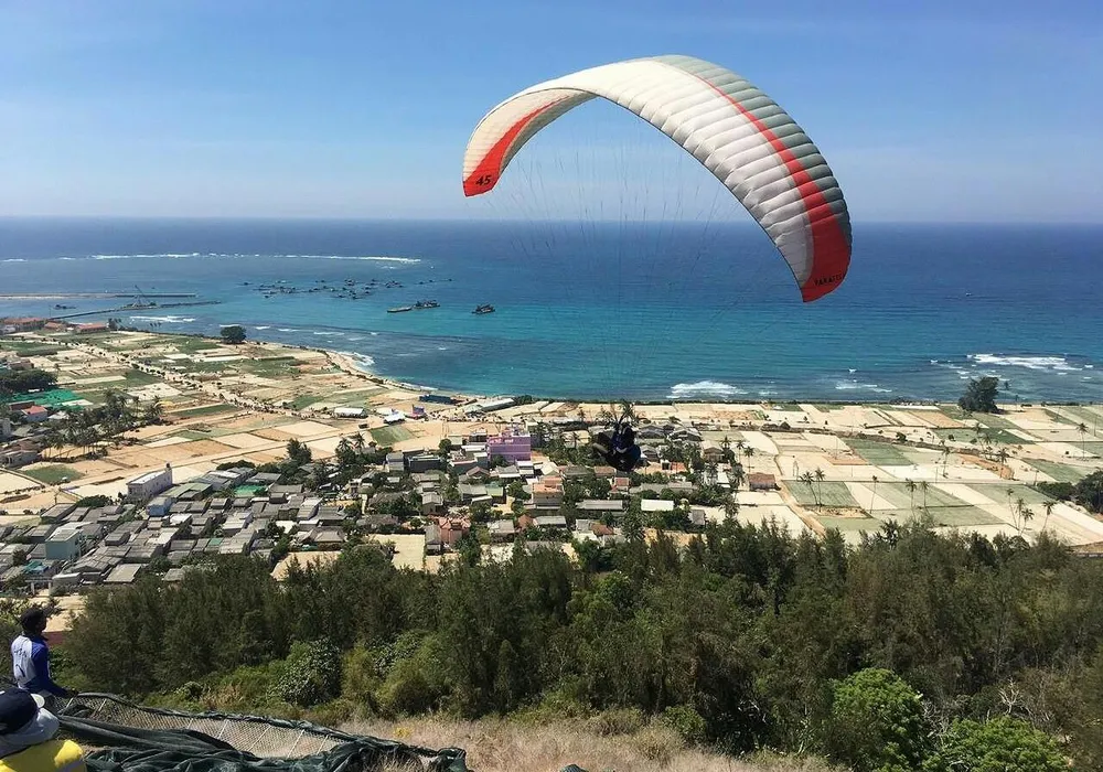 VĐV Hàn Quốc đoạt giải Nhất giải dù lượn mở rộng lần thứ nhất ở Lý Sơn, Quảng Ngãi